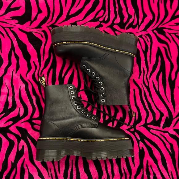 Dr. Martens Shoes - Dr Martens 1460 max leather platform boots women’s size 8 BRAND NEW